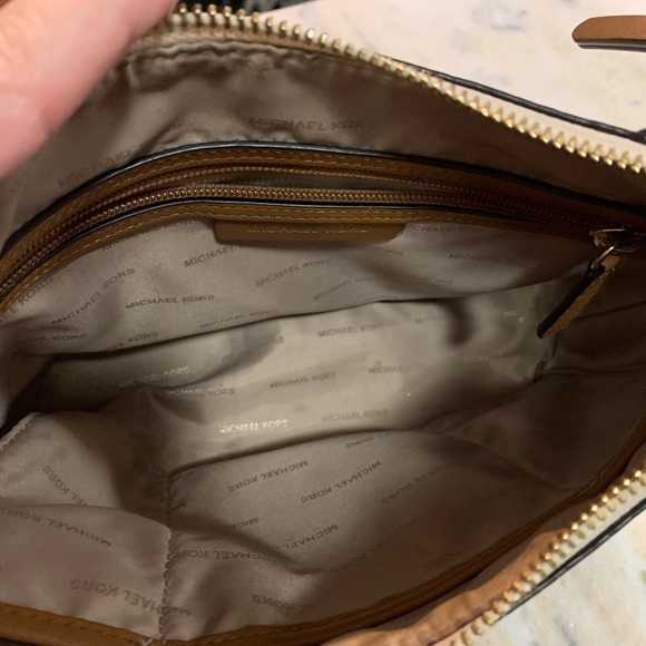 Small Micheal Kors logo purse 10x7 - Picture 2 of 4